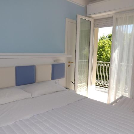 Hotel Gioiosa Чезенатико Экстерьер фото