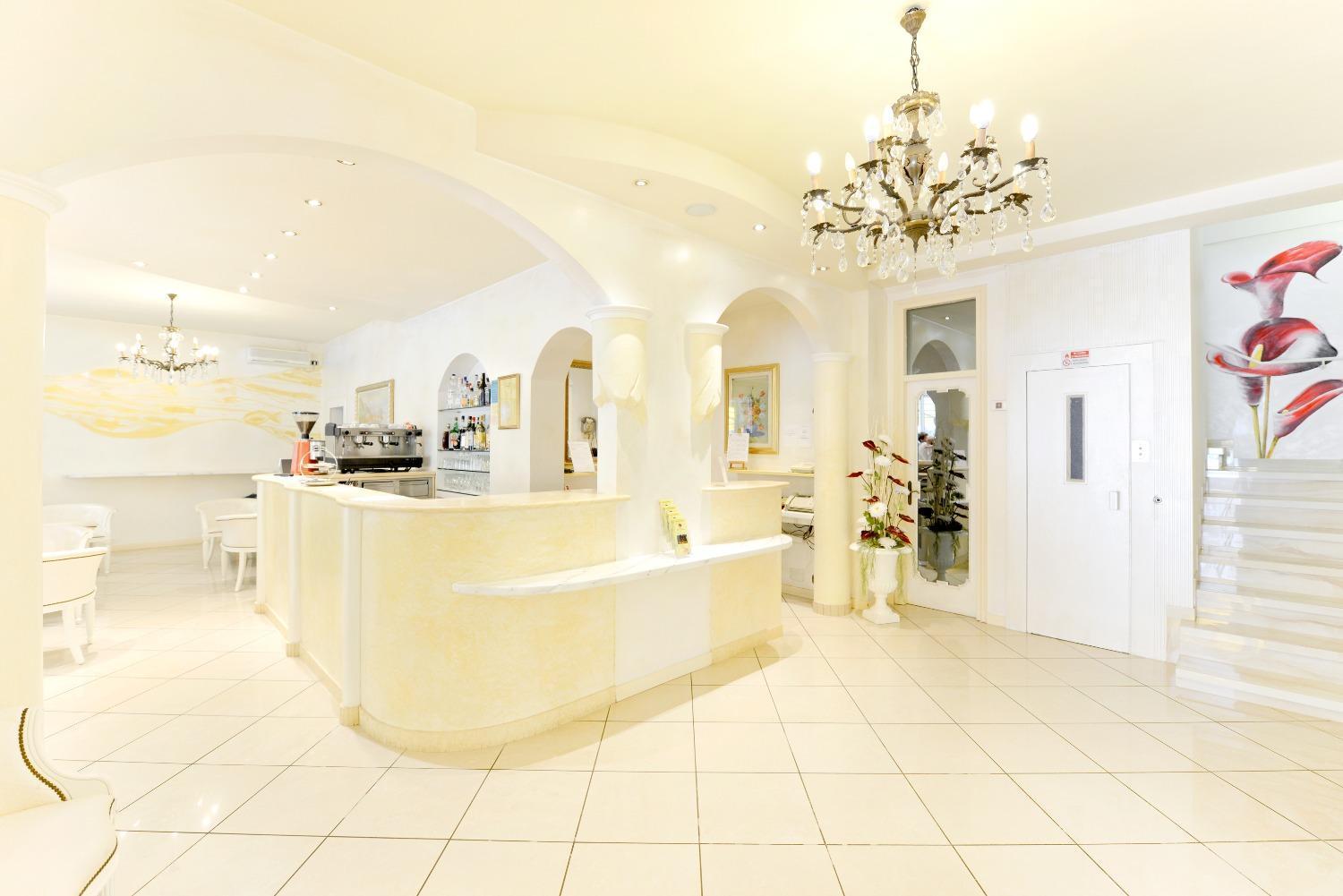 Hotel Gioiosa Чезенатико Экстерьер фото