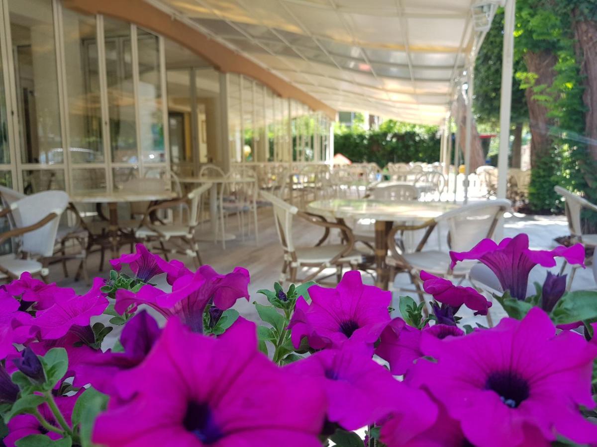 Hotel Gioiosa Чезенатико Экстерьер фото