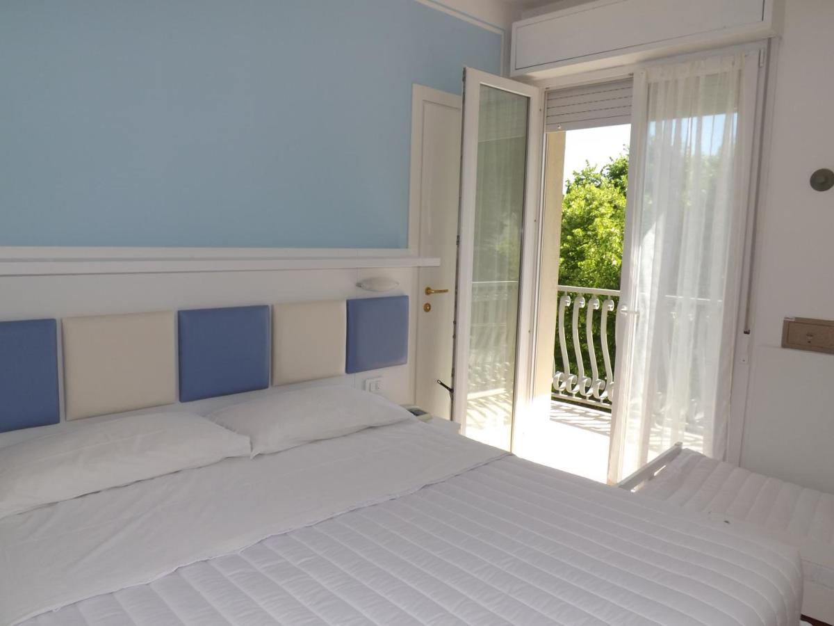 Hotel Gioiosa Чезенатико Экстерьер фото