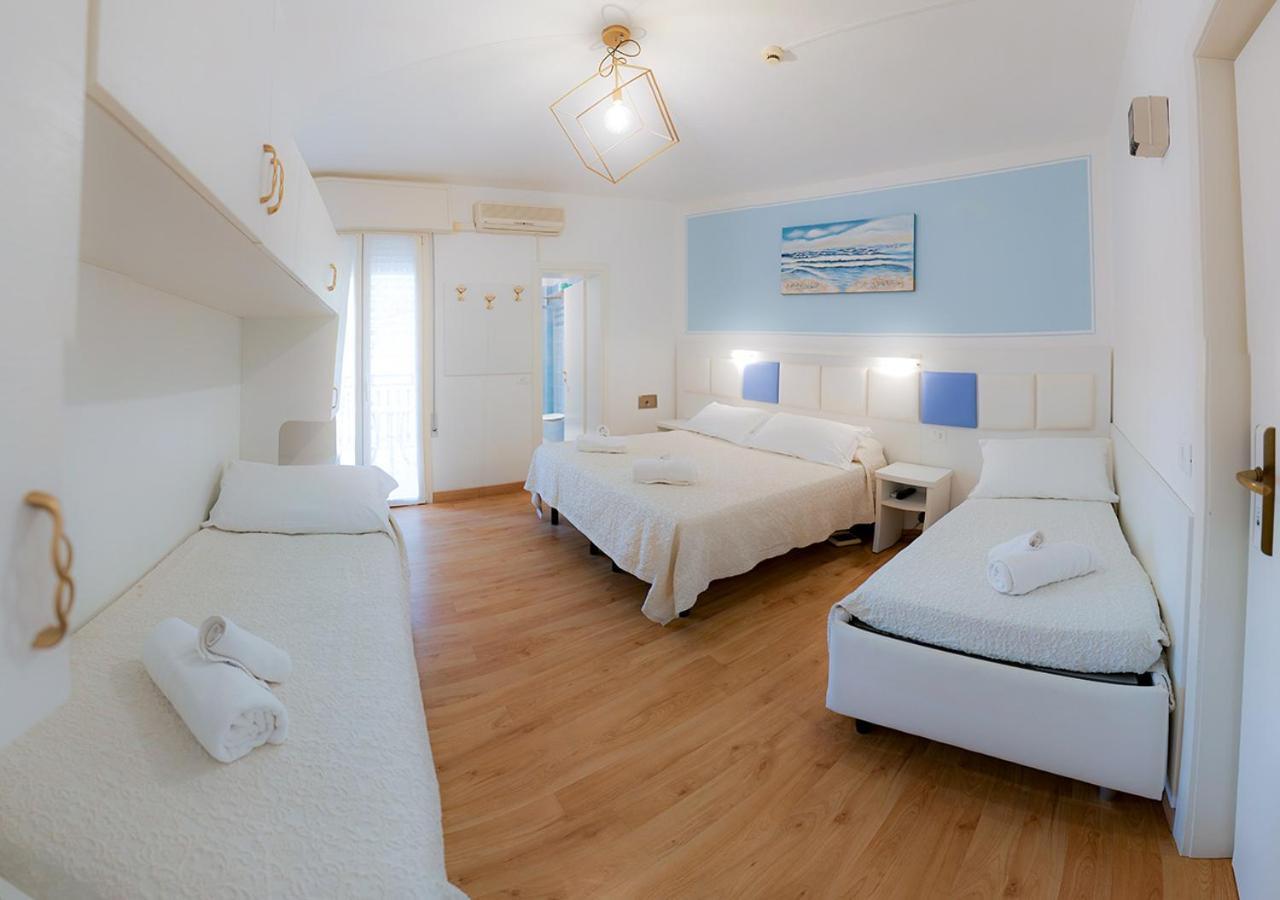 Hotel Gioiosa Чезенатико Экстерьер фото