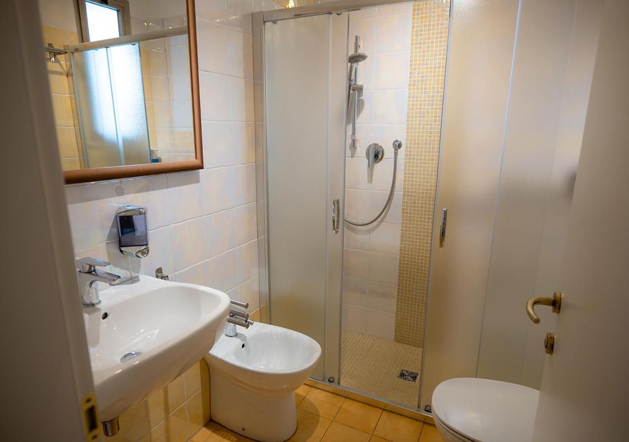 Hotel Gioiosa Чезенатико Экстерьер фото