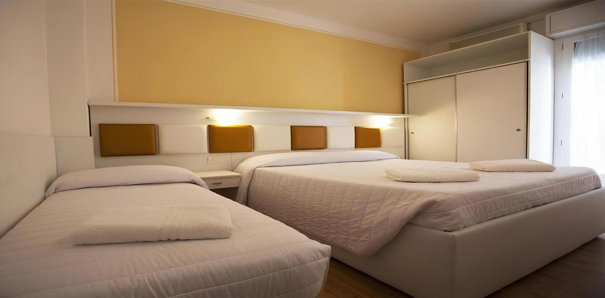 Hotel Gioiosa Чезенатико Экстерьер фото