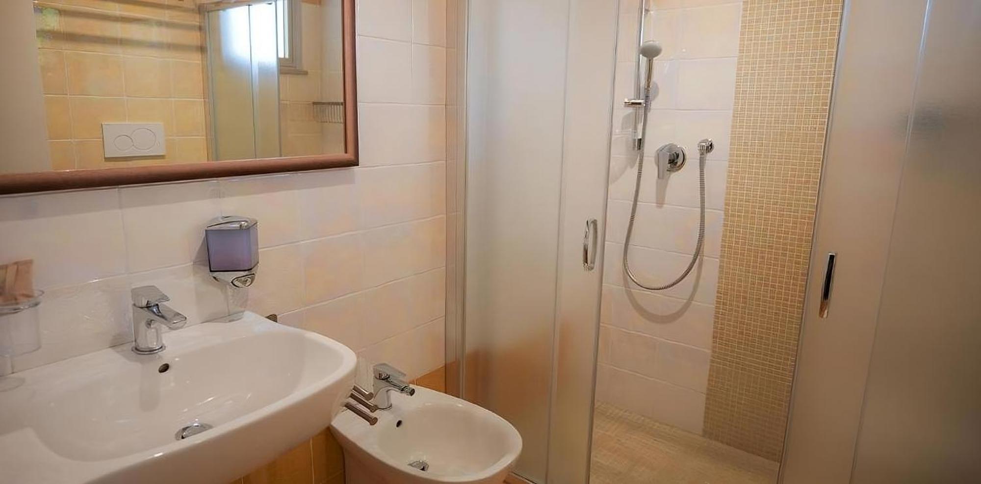 Hotel Gioiosa Чезенатико Экстерьер фото