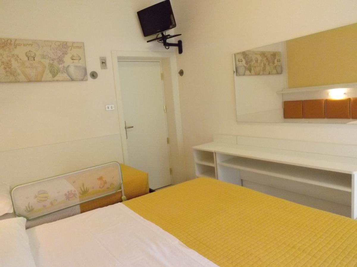 Hotel Gioiosa Чезенатико Экстерьер фото
