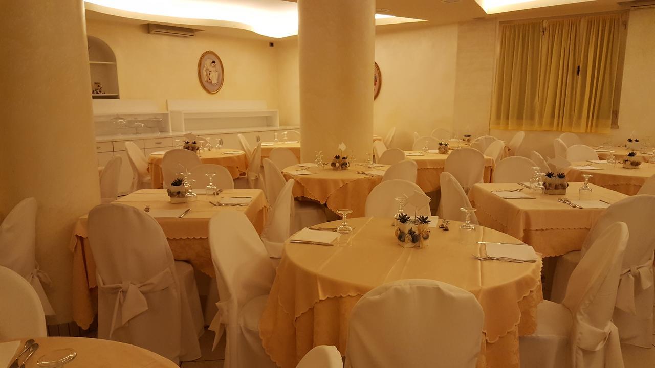 Hotel Gioiosa Чезенатико Экстерьер фото