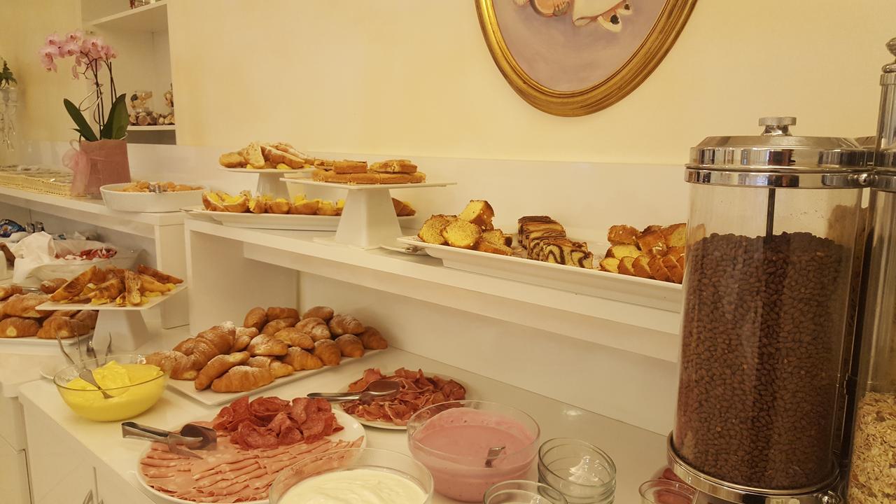 Hotel Gioiosa Чезенатико Экстерьер фото