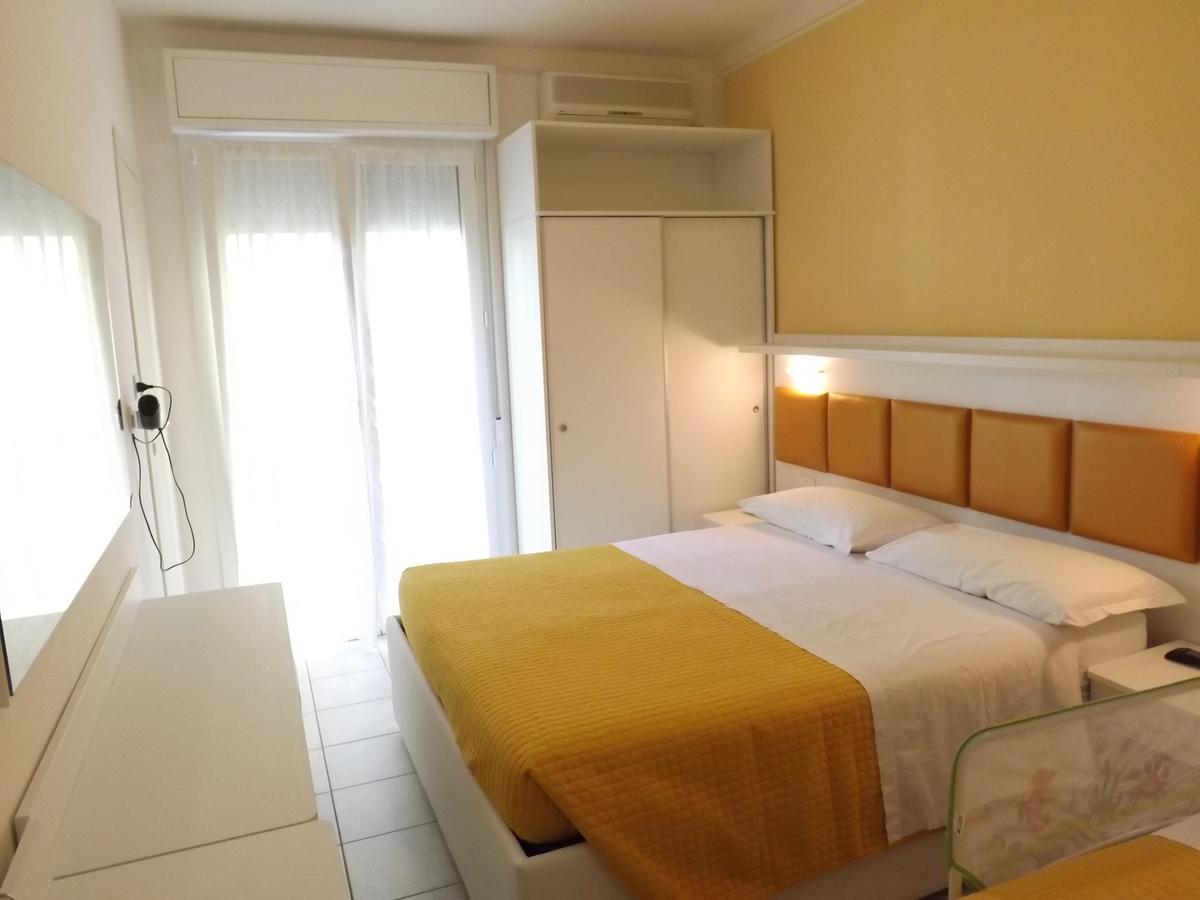 Hotel Gioiosa Чезенатико Экстерьер фото