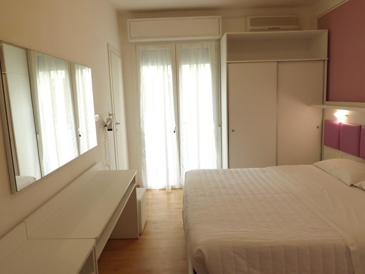 Hotel Gioiosa Чезенатико Экстерьер фото